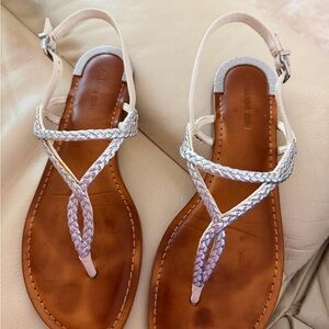 Gianni Bini flat sandals